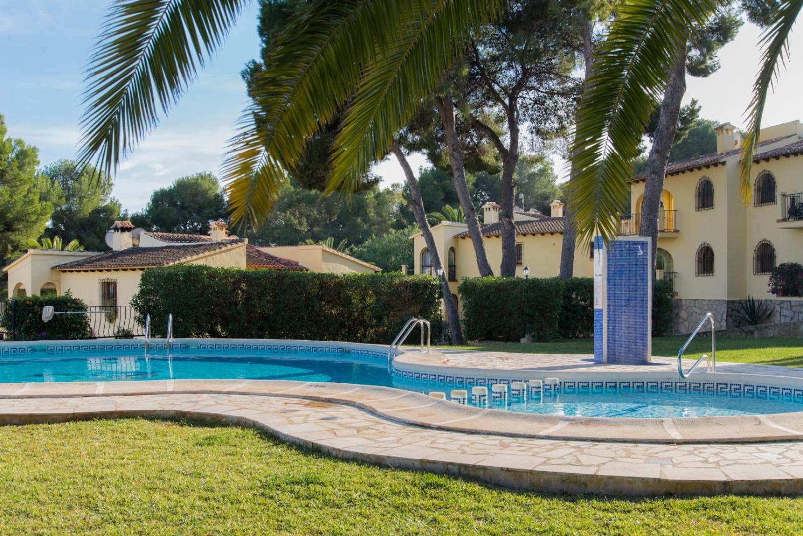 En Con Piscina Apartment *